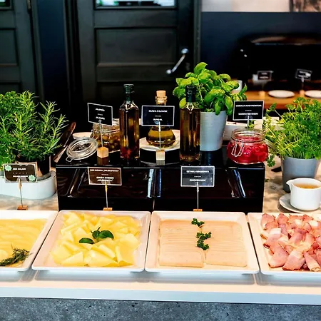 波兹南斯塔勒米亚斯托宜必思酒店 2*