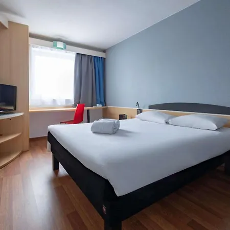 Ibis Stare Hotel 2*