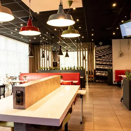 波兹南斯塔勒米亚斯托宜必思酒店 酒店 2*